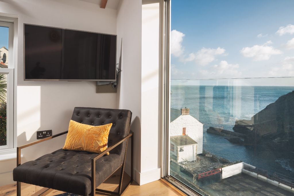 Property photo 2 of 18 4569933