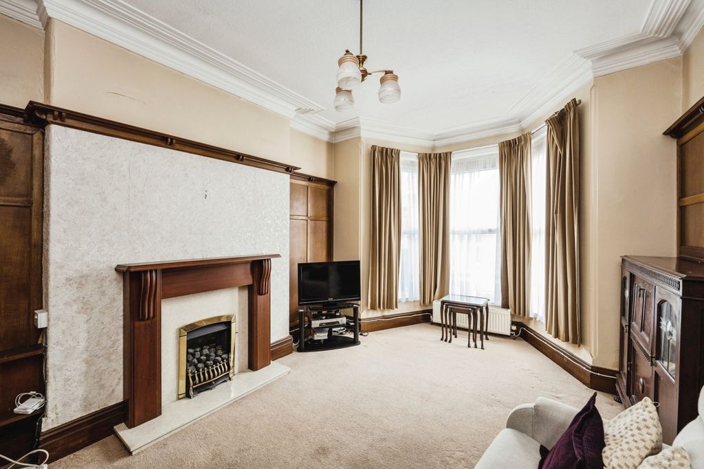 Property photo 3 of 21 Pbox-Img.Jpg