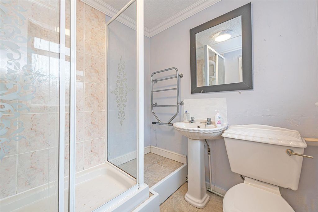 Property photo 2 of 7 Bathroom