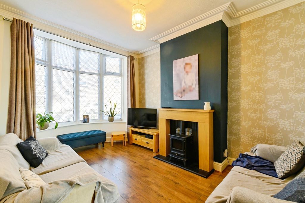 Property photo 2 of 20 Living Room