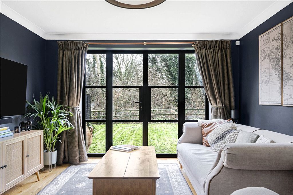 Property photo 3 of 19 Sitting Room