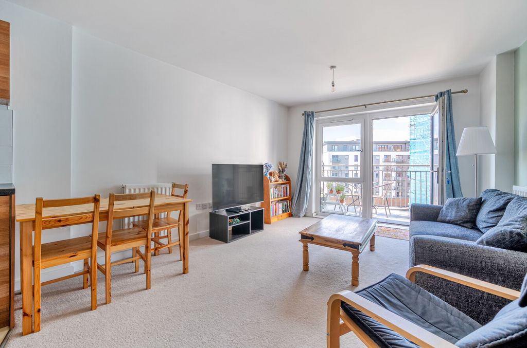 Property photo 2 of 11 1318276-1-686Bb7E...