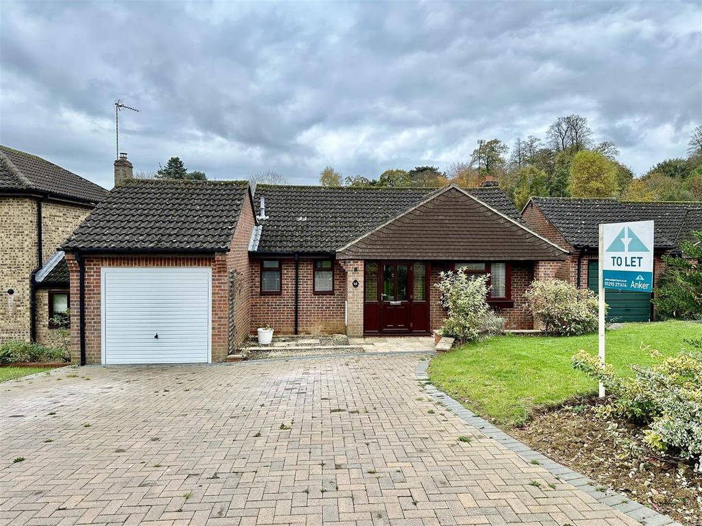 Property photo 1 of 23 22 Foscote Rise.Jpg