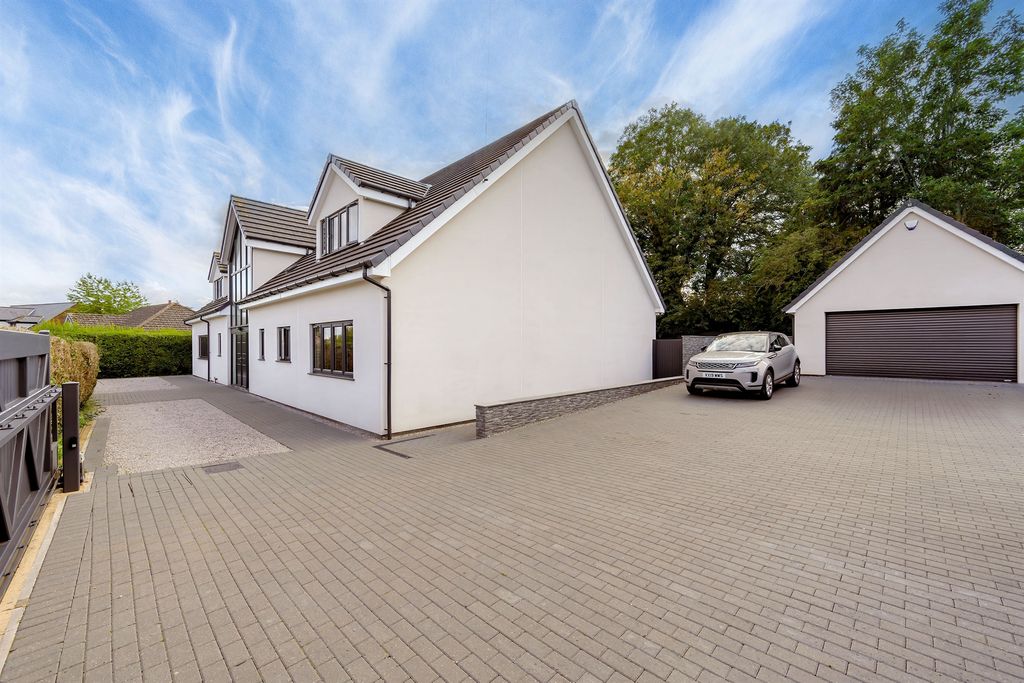 Property photo 2 of 28