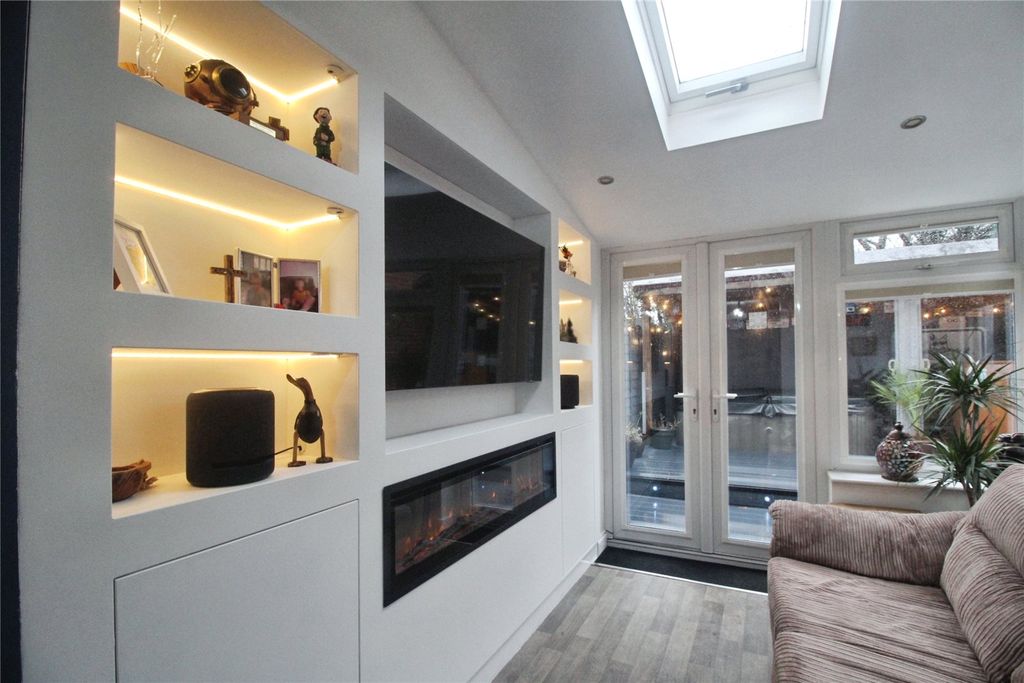 Property photo 3 of 19 Sun Lounge