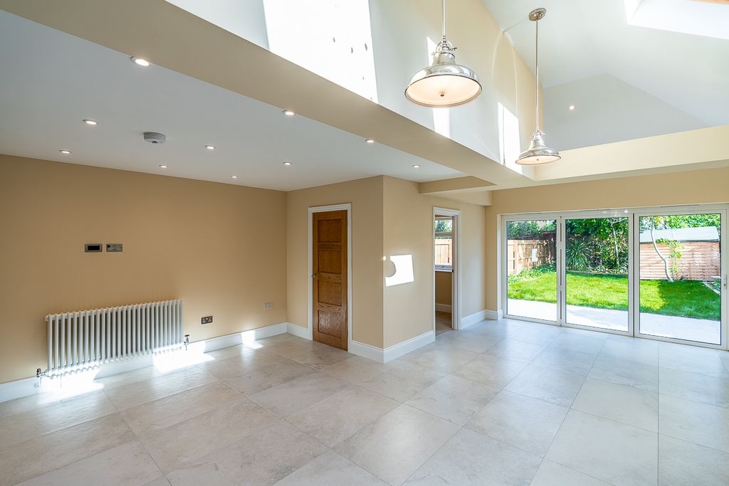 Property photo 3 of 18