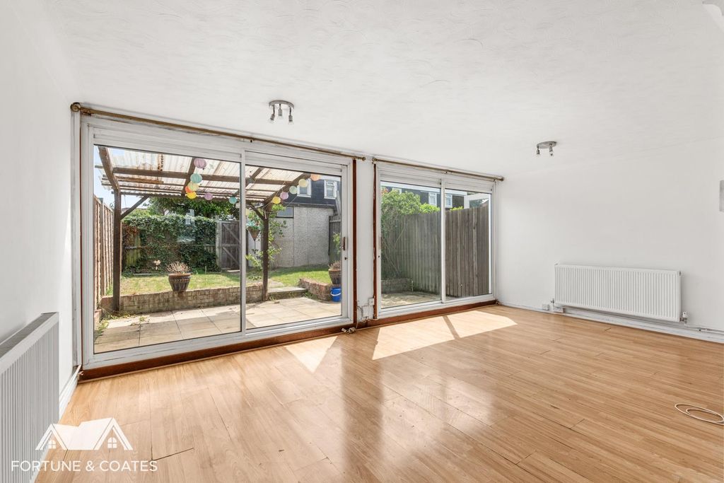 Property photo 2 of 20 Barleycroft_8.Jpg