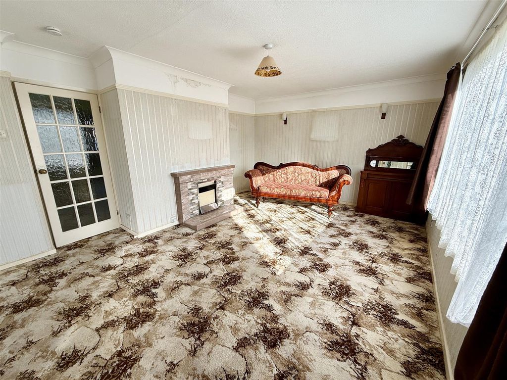 Property photo 2 of 14 Lounge