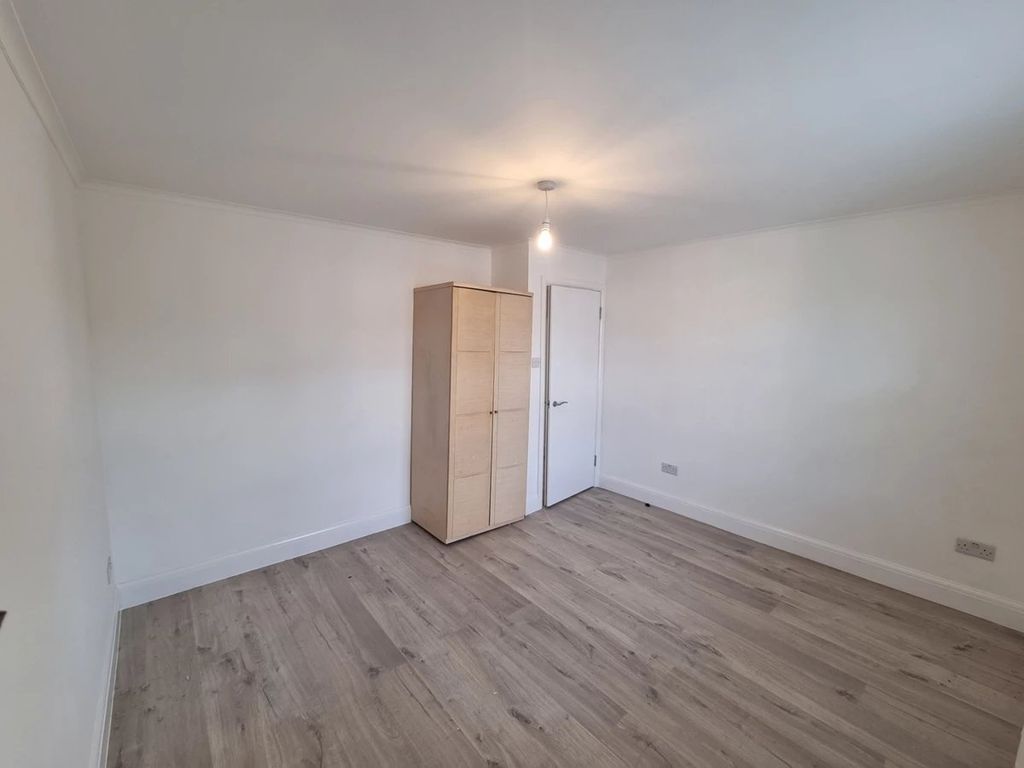 Property photo 2 of 10 Bedroom 1