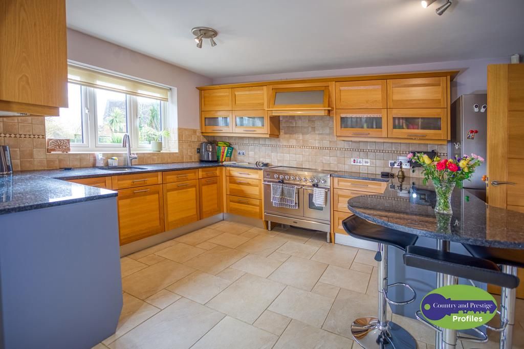 Property photo 3 of 65 1 Summers Close (13).Jpg