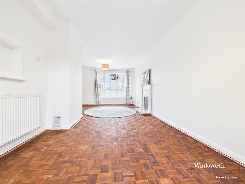 Property photo 2 of 27 Picture No. 24