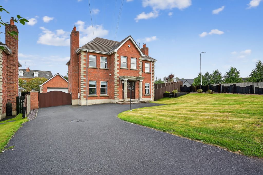 Property photo 2 of 32
