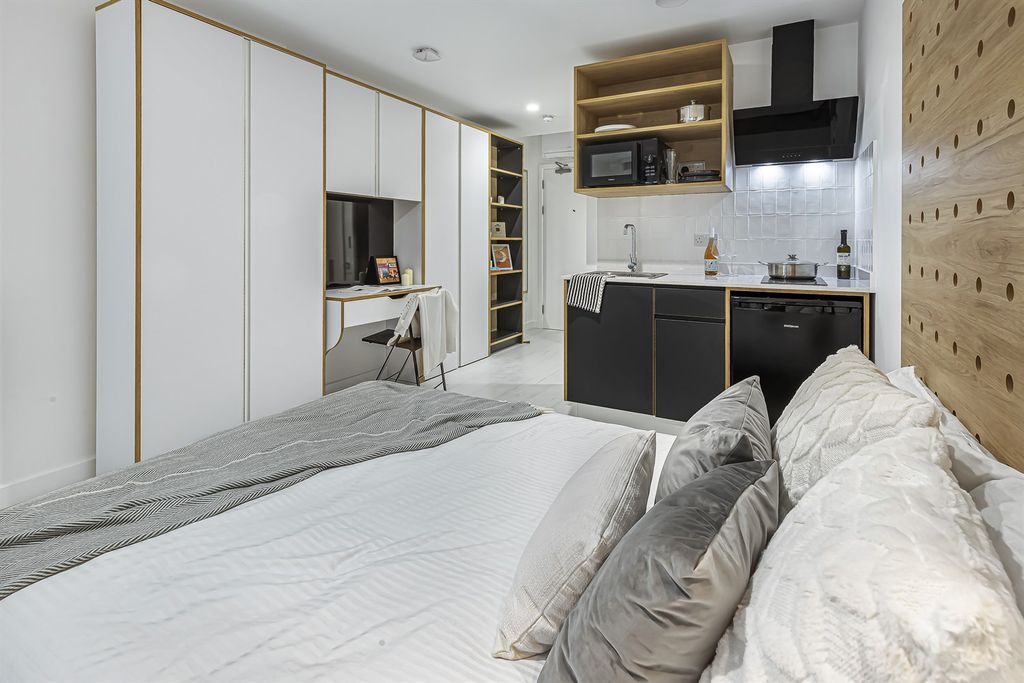 Property photo 2 of 13 (Main)