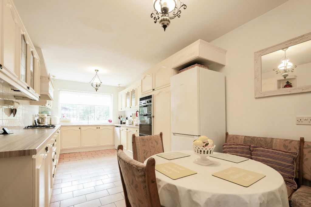 Property photo 2 of 49 4381582