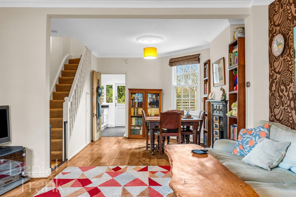 Property photo 3 of 27