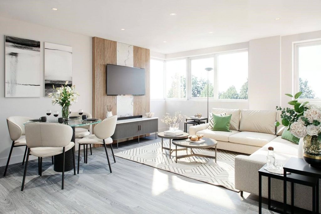 Property photo 1 of 7 Living/Dining Area