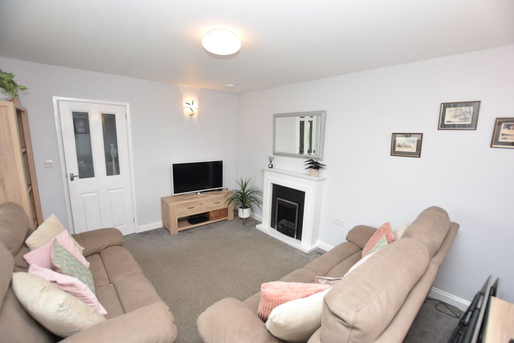 Property photo 2 of 25
