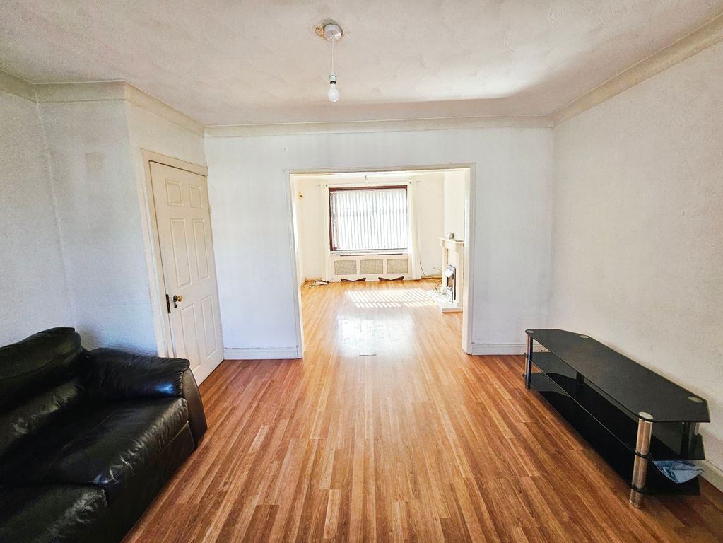 Property photo 3 of 12 Lounge