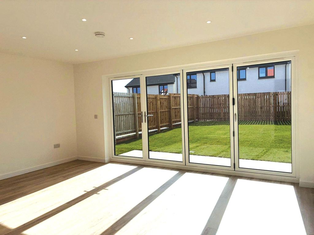 Property photo 3 of 15 Dining