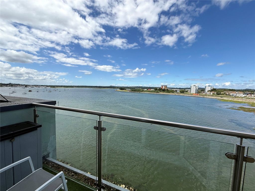 Property photo 2 of 18 Balcony