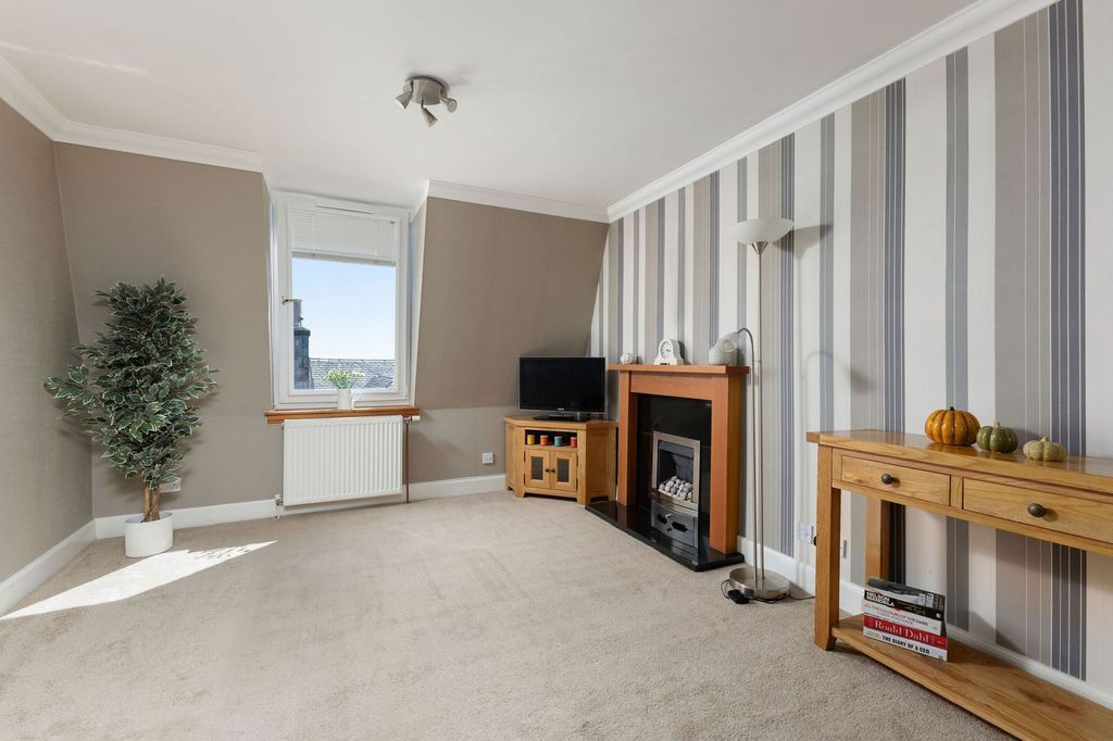 Property photo 3 of 26