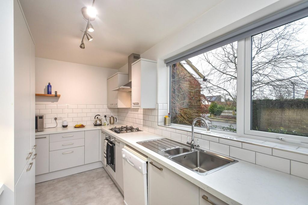 Property photo 2 of 19 34Leadhallroad-2.Jpg