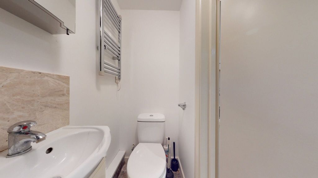 Property photo 3 of 8 Bathroom