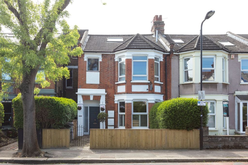 Property photo 2 of 47