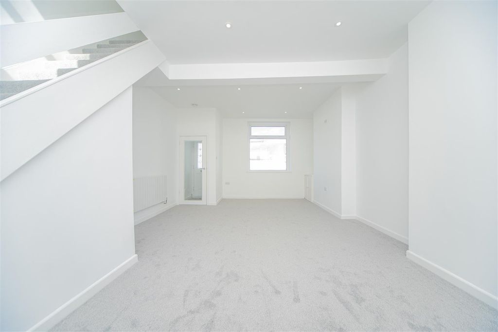 Property photo 2 of 19 P1321276.Jpg