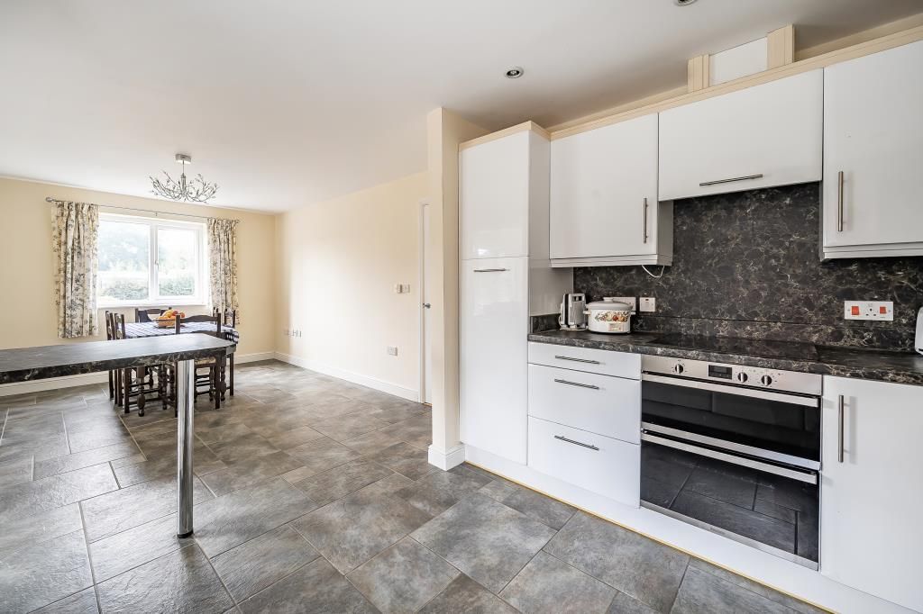 Property photo 3 of 21 Kitchen