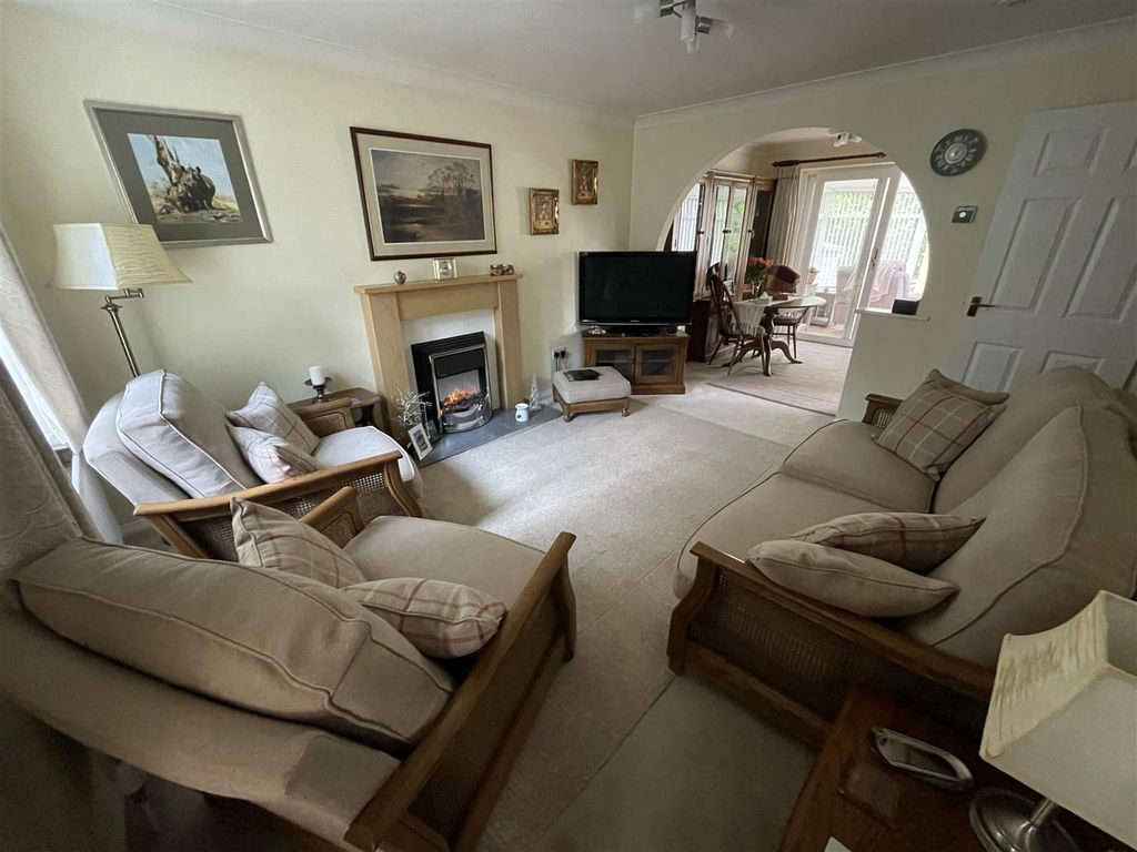 Property photo 2 of 10