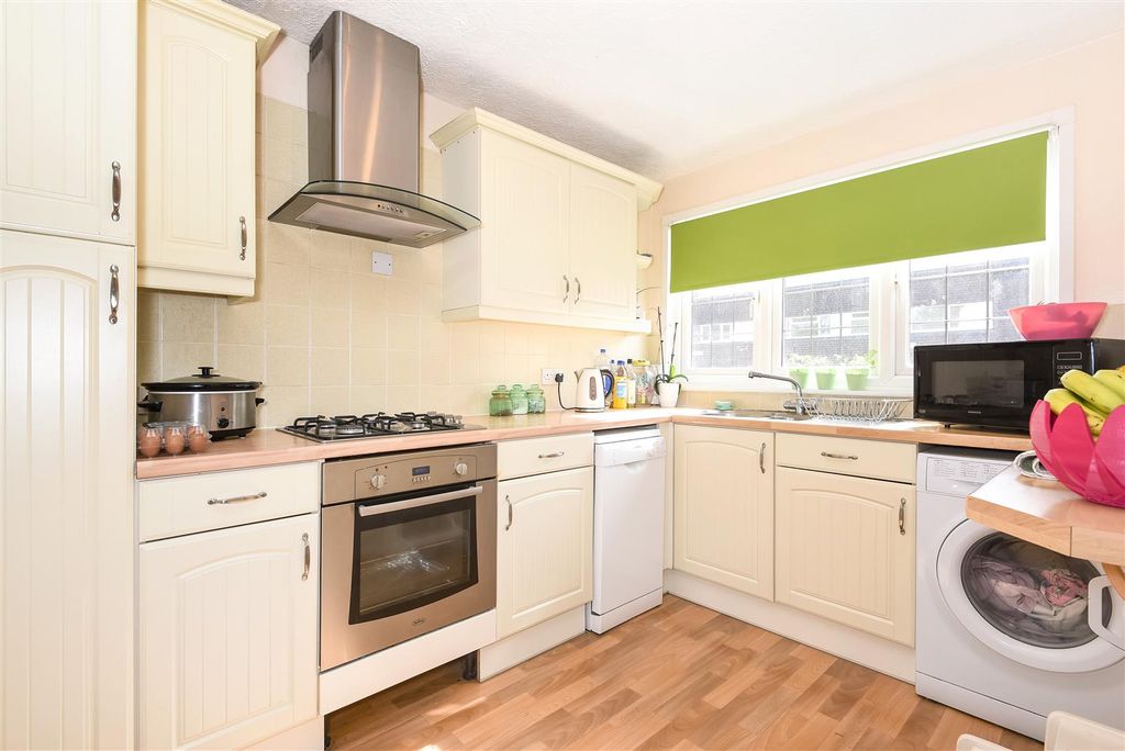 Property photo 2 of 11 Kitchen