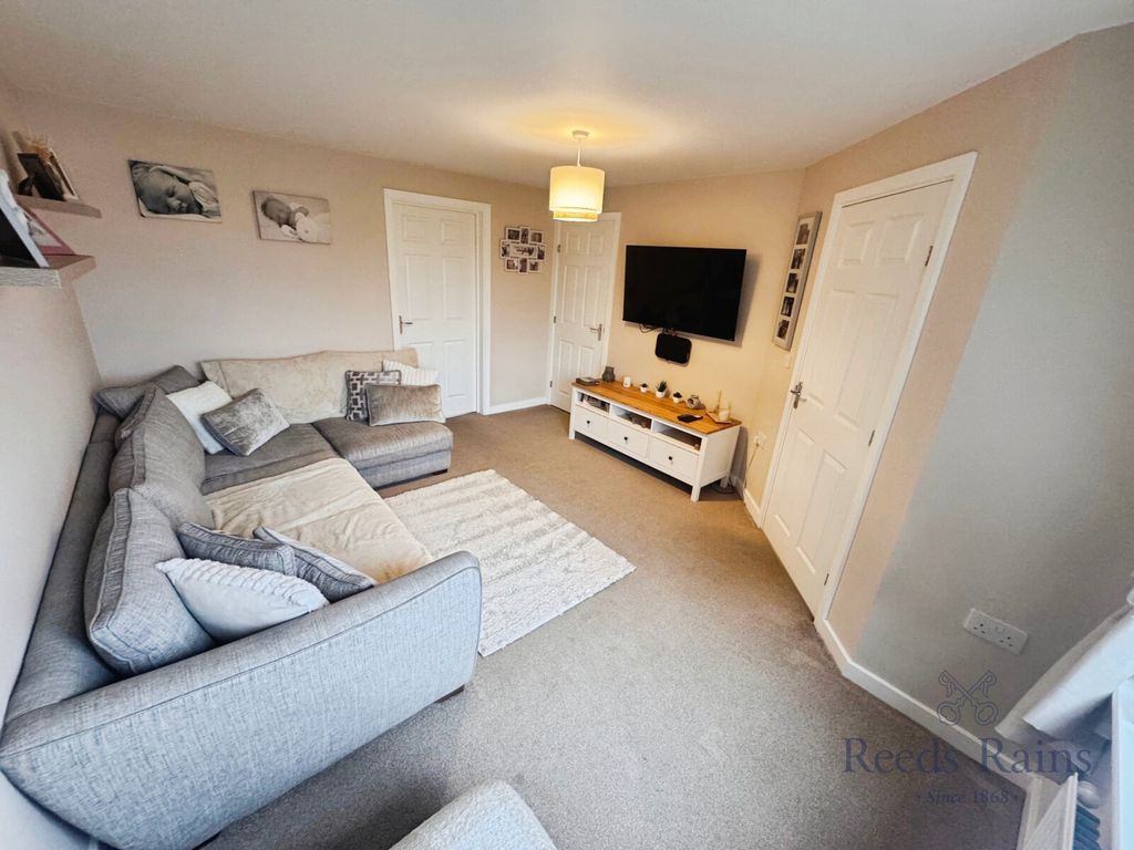 Property photo 3 of 14 Lounge