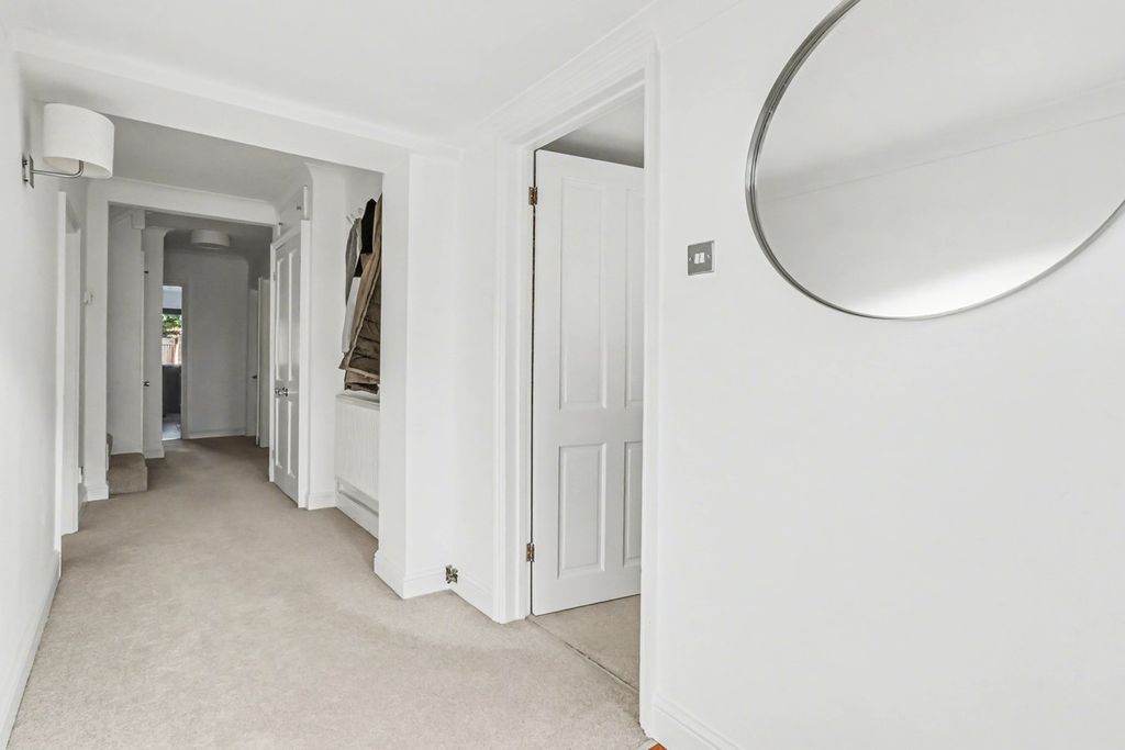 Property photo 3 of 27