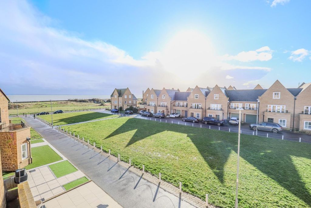 Property photo 2 of 27