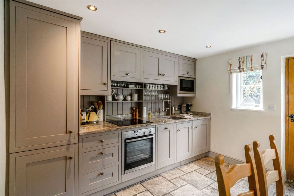 Property photo 3 of 12 Kitchen