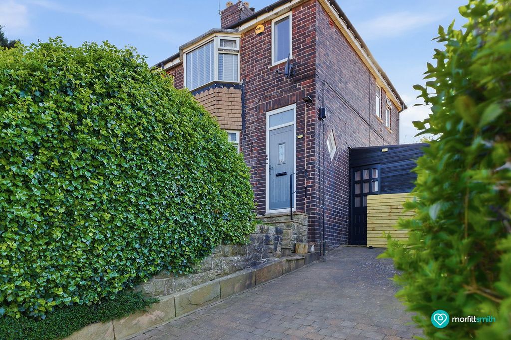 Property photo 1 of 32