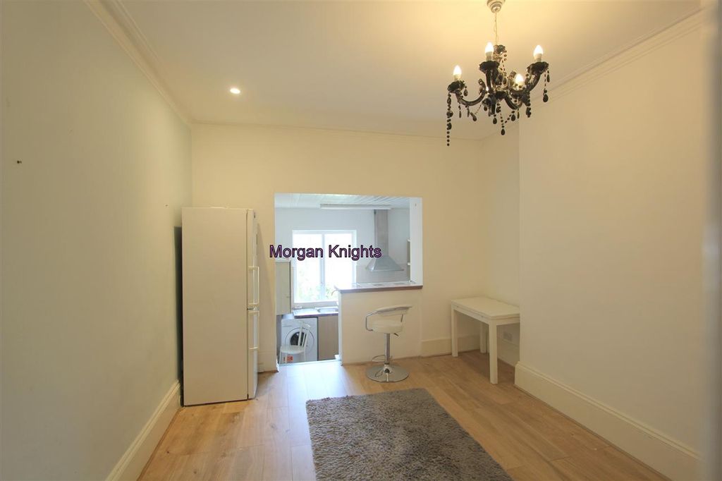 Property photo 2 of 11 Lounge/Kitchen: