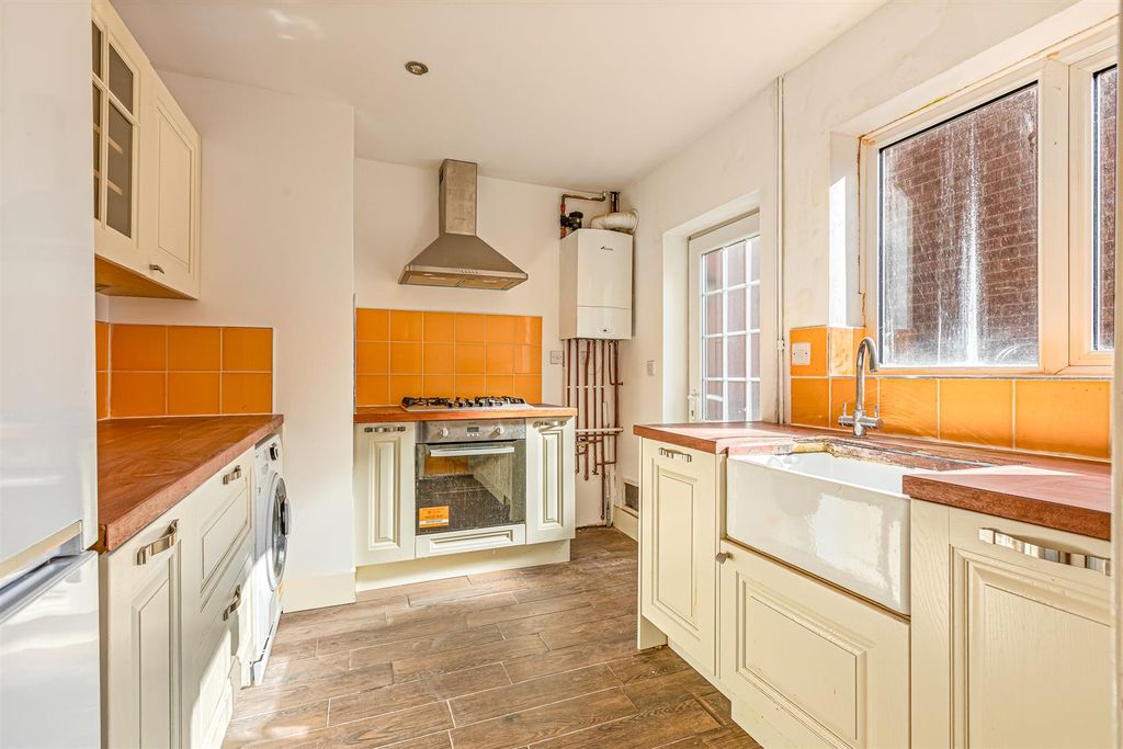 Property photo 2 of 25 Kitchen