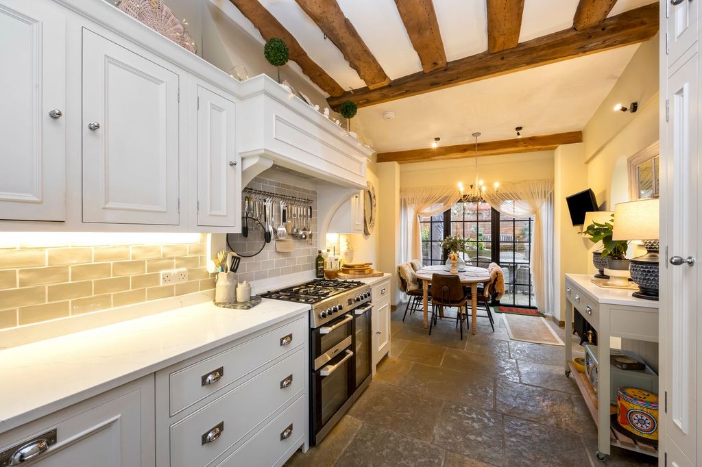 Property photo 2 of 28