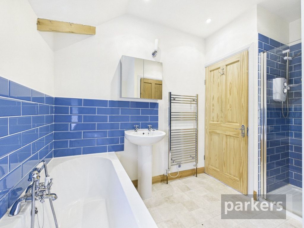 Property photo 3 of 31 Bathroom