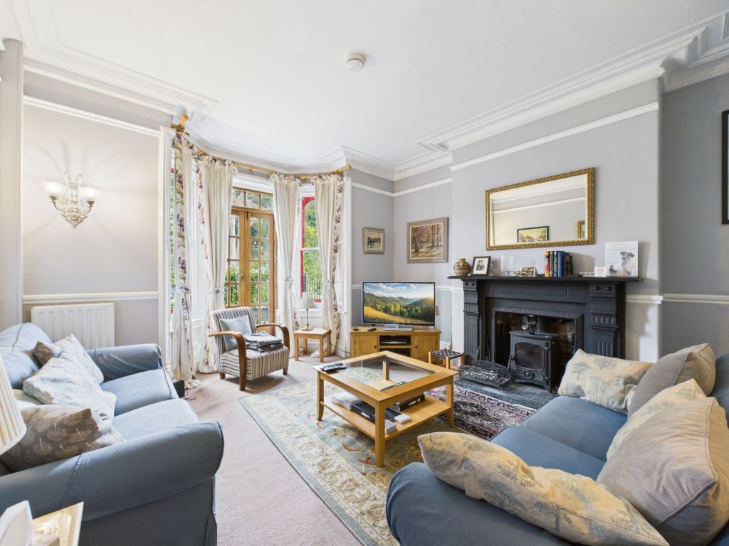 Property photo 2 of 27