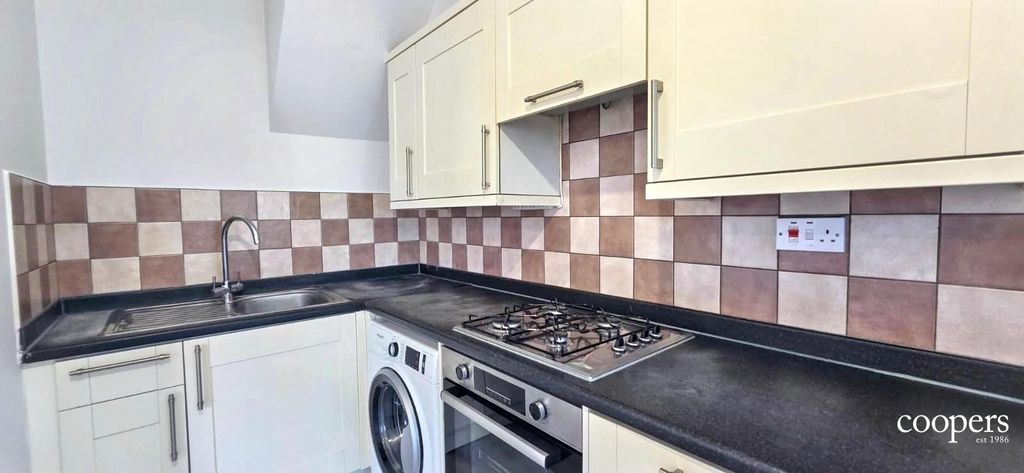 Property photo 2 of 6 Kitchen