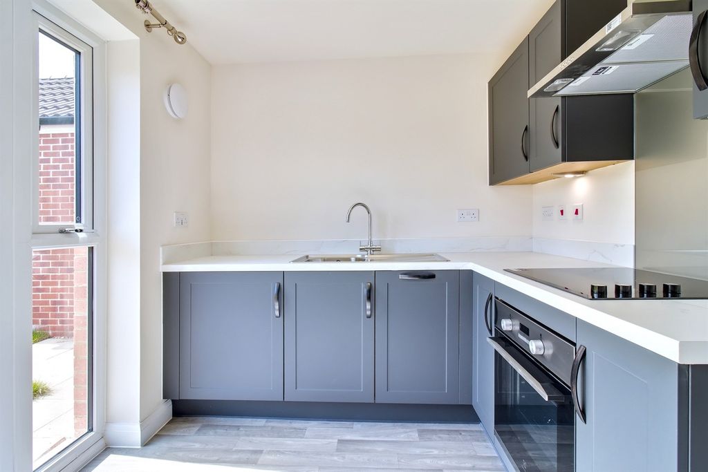 Property photo 3 of 8 Kitchen