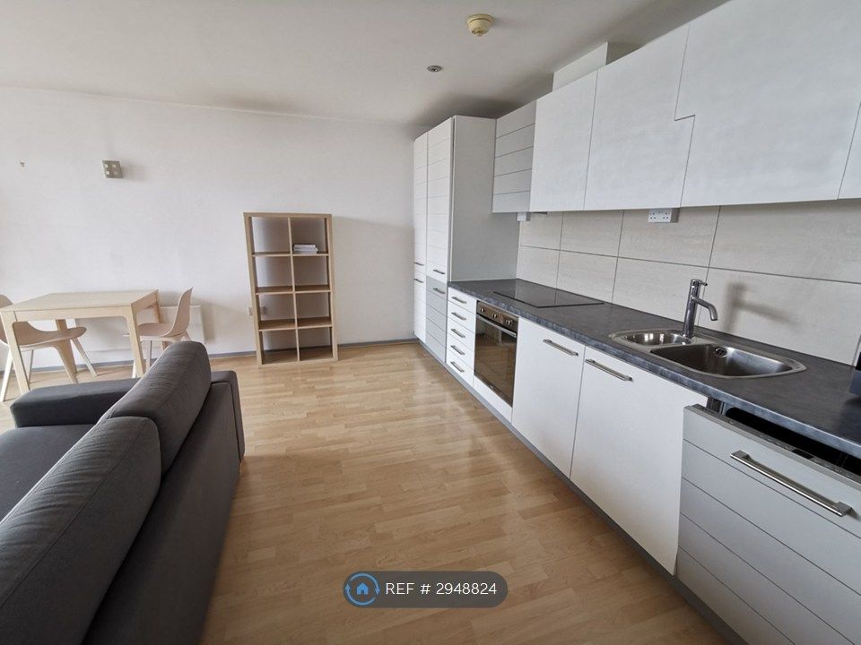 Property photo 3 of 10 Openplan Kitchen