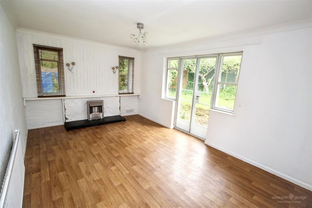 Property photo 3 of 11 Living Room