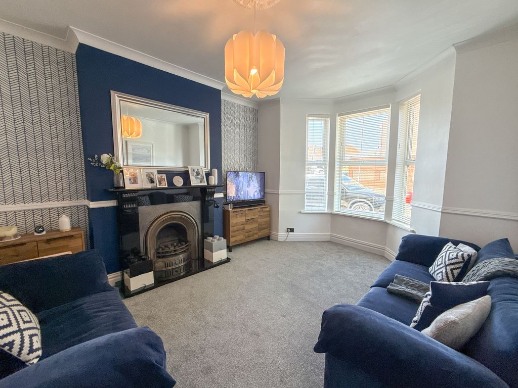 Property photo 2 of 12 Lounge