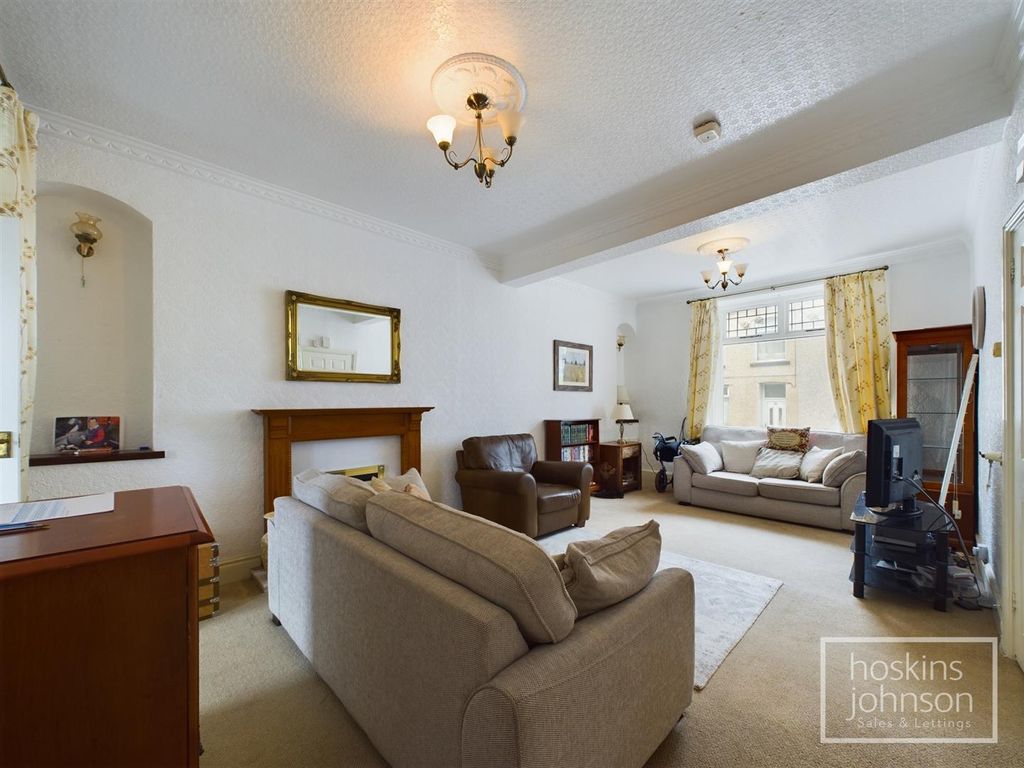Property photo 3 of 16 Lounge