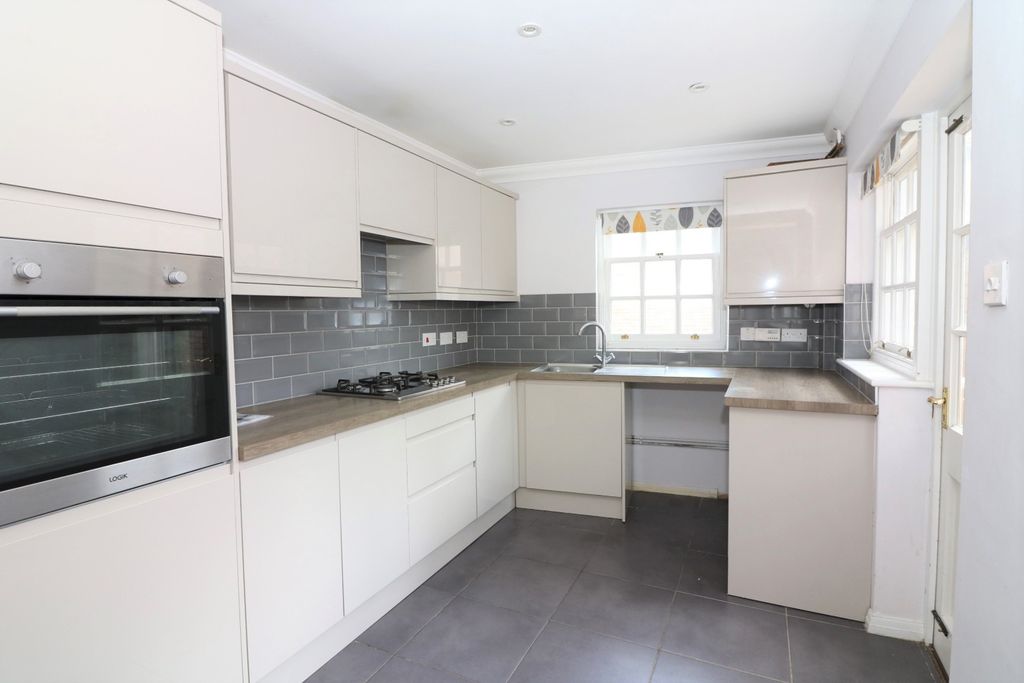 Property photo 2 of 18 1915423