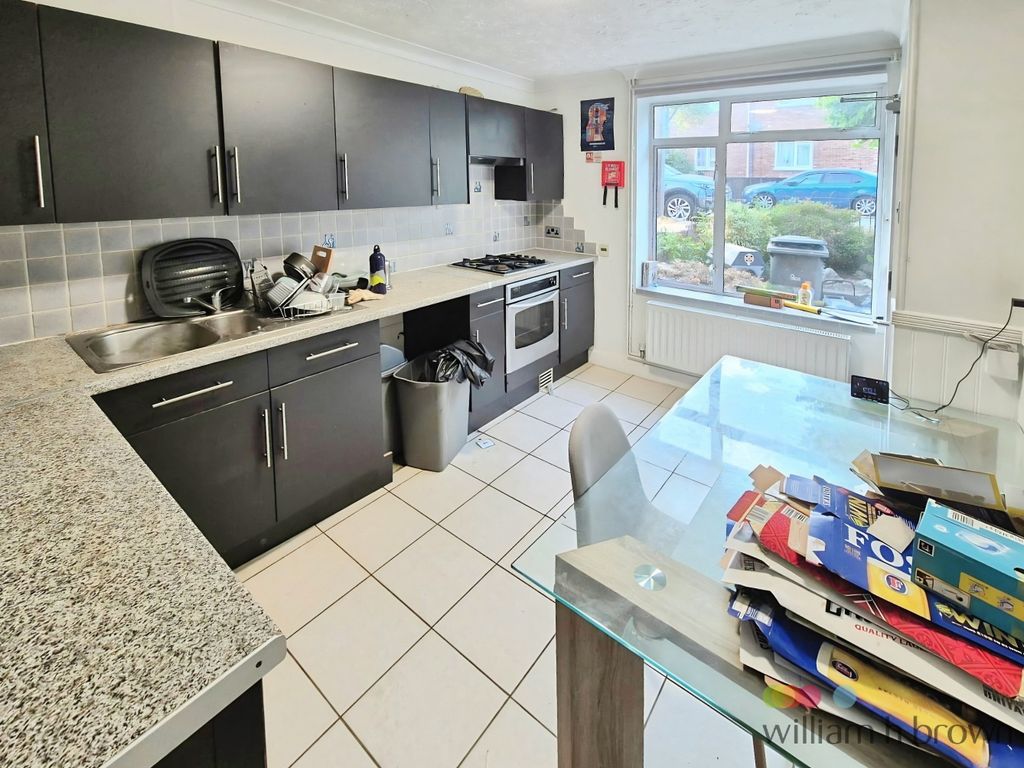 Property photo 2 of 19 Image
